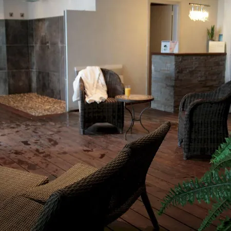 Hotel Antares & La Rivière-Saint-Sauveur