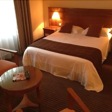 Hotel Antares & La Rivière-Saint-Sauveur